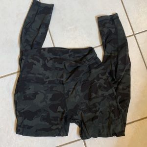 Lululemon camo leggings size 8